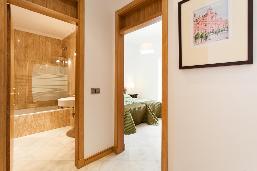 Holi-Rent Castilla เซบีญา ภายนอก รูปภาพ