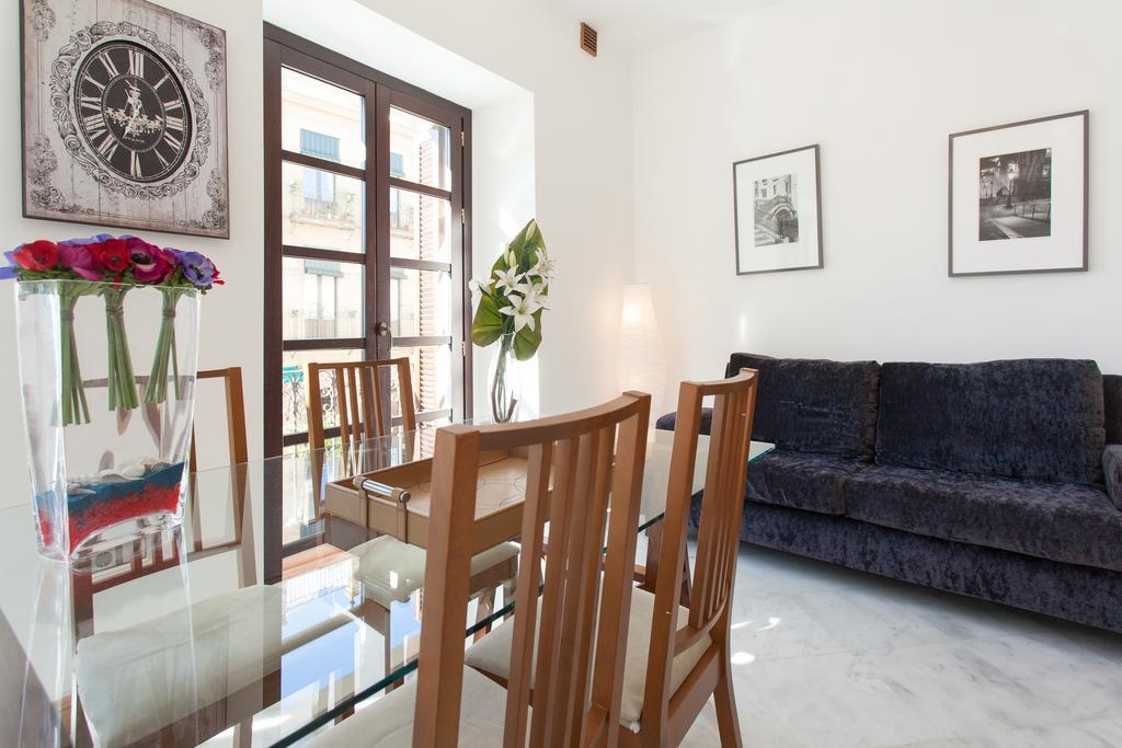 Holi-Rent Castilla เซบีญา ภายนอก รูปภาพ