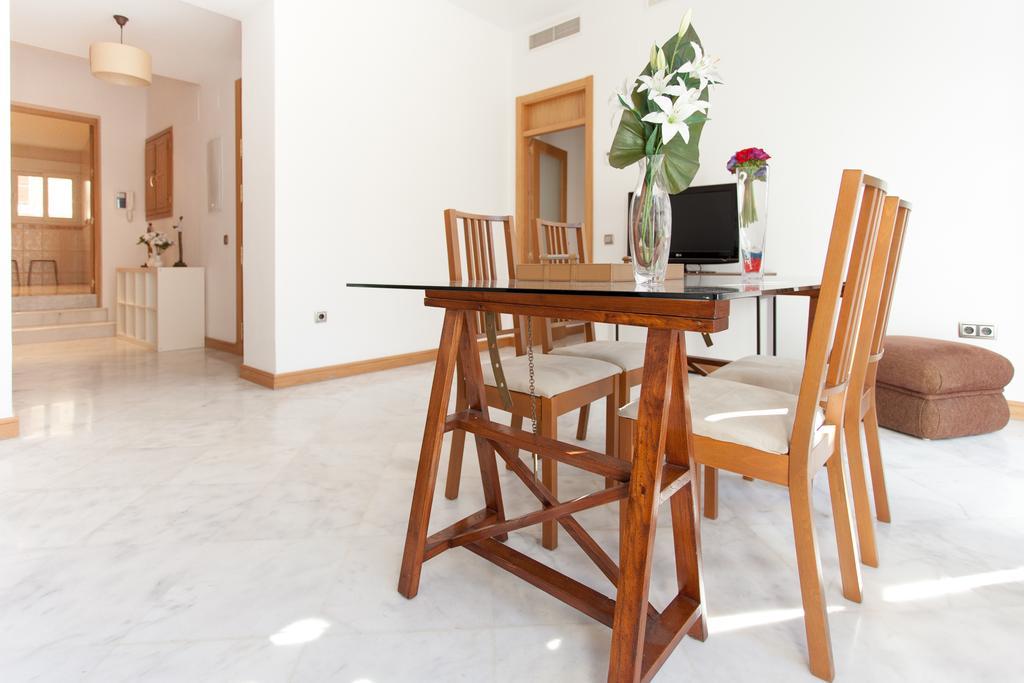 Holi-Rent Castilla เซบีญา ภายนอก รูปภาพ