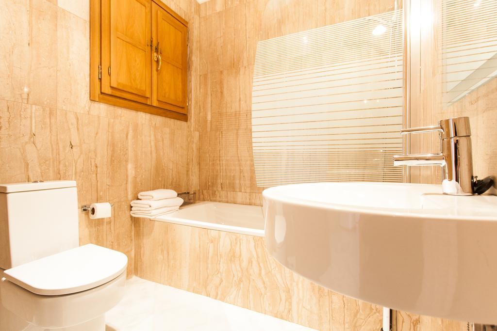 Holi-Rent Castilla เซบีญา ภายนอก รูปภาพ