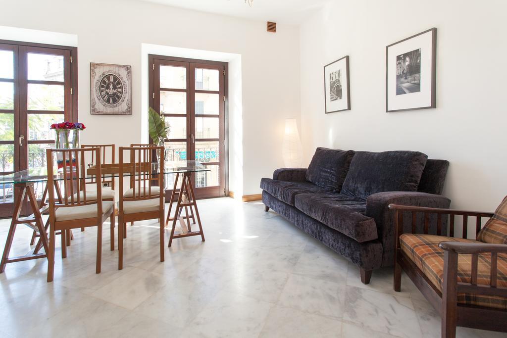 Holi-Rent Castilla เซบีญา ภายนอก รูปภาพ