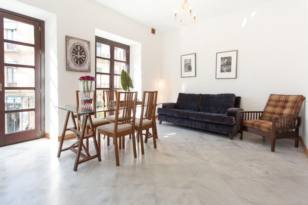 Holi-Rent Castilla เซบีญา ภายนอก รูปภาพ