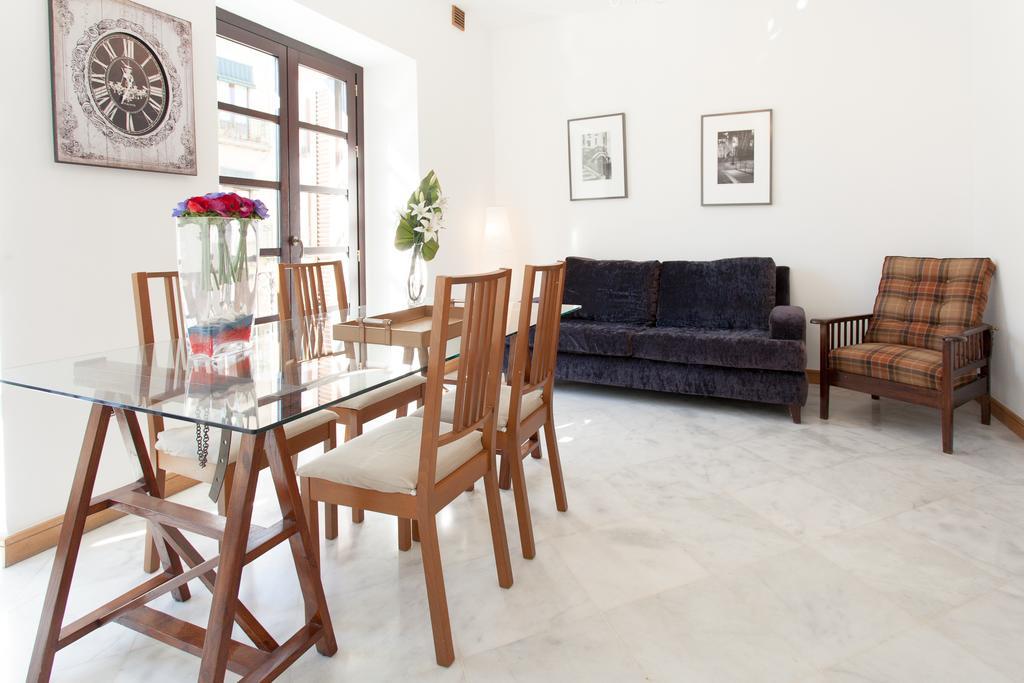Holi-Rent Castilla เซบีญา ภายนอก รูปภาพ